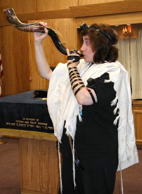 Elinor Nauen, shofar blower